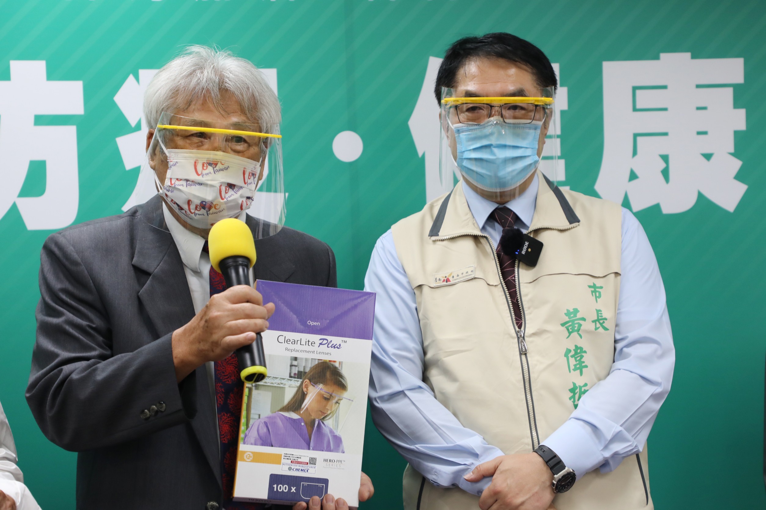 捐贈台南市政府1萬片抗菌防護面罩