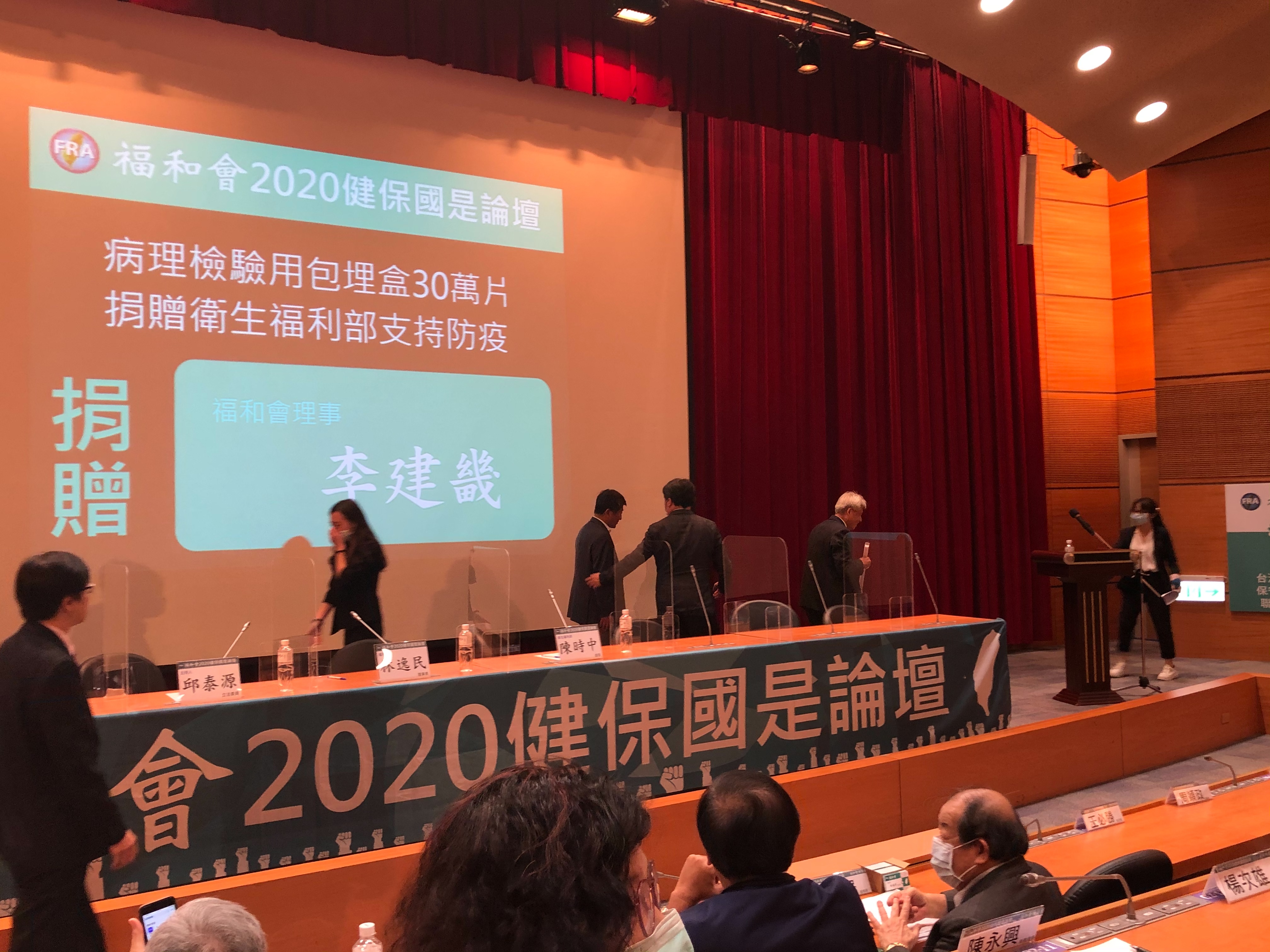 捐贈衛服部30萬組病理檢驗用包埋盒